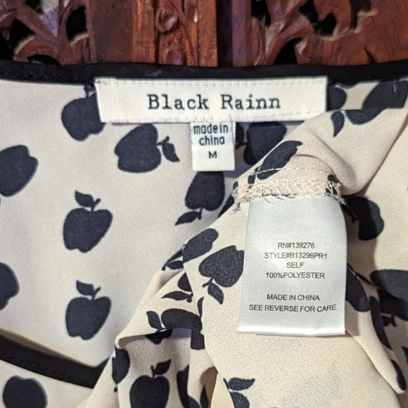Black Rainn Apple Blouse - Size Medium 🩷 - Picture 2 of 4